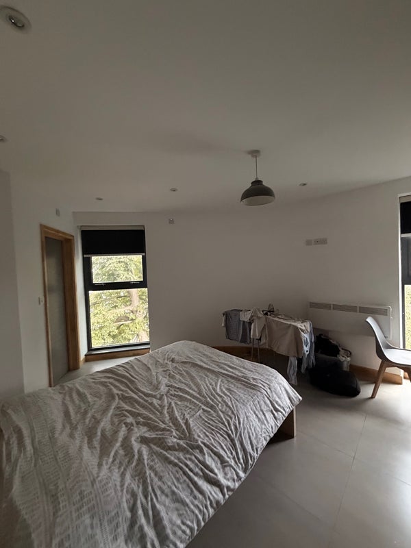 Room Lowth Road in Greater London