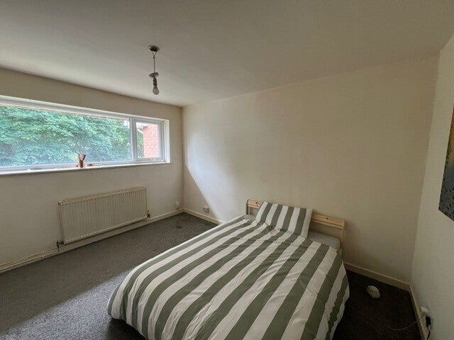 Flat Norwich Drive in Moreton