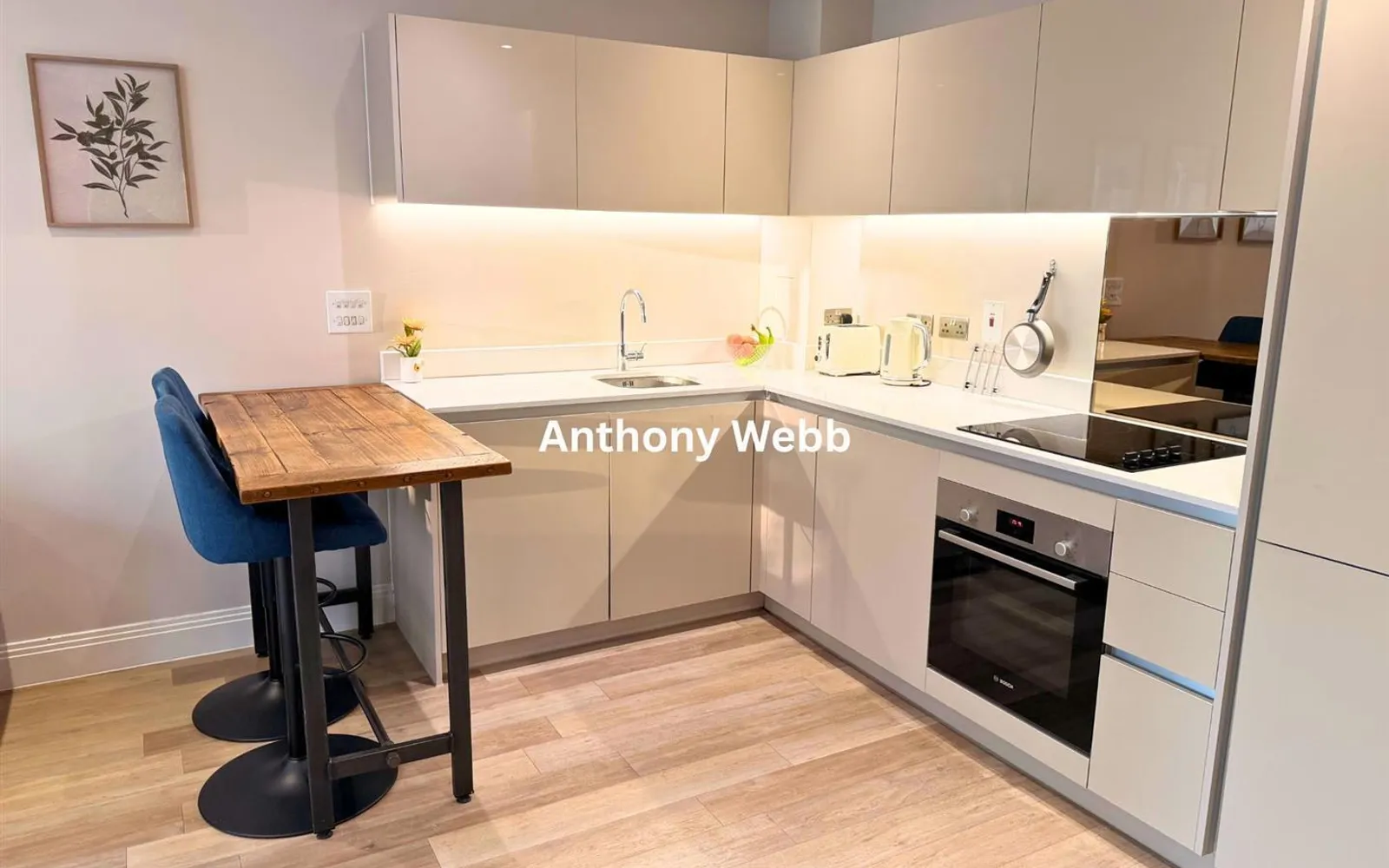 Flat Ryalls Court in London