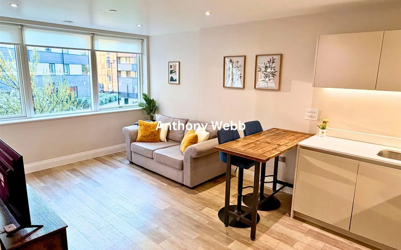 Flat Ryalls Court in London