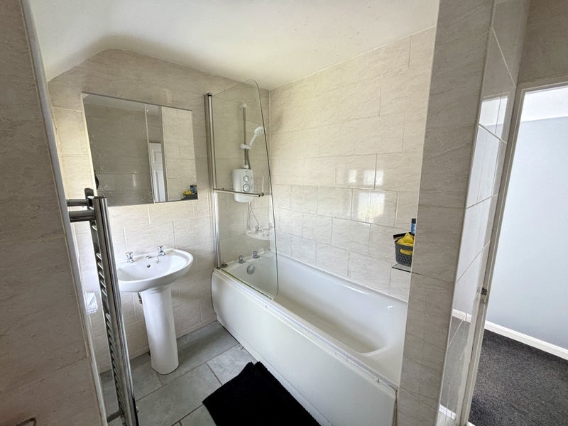 Room Gainsborough Road in Epsom and Ewell