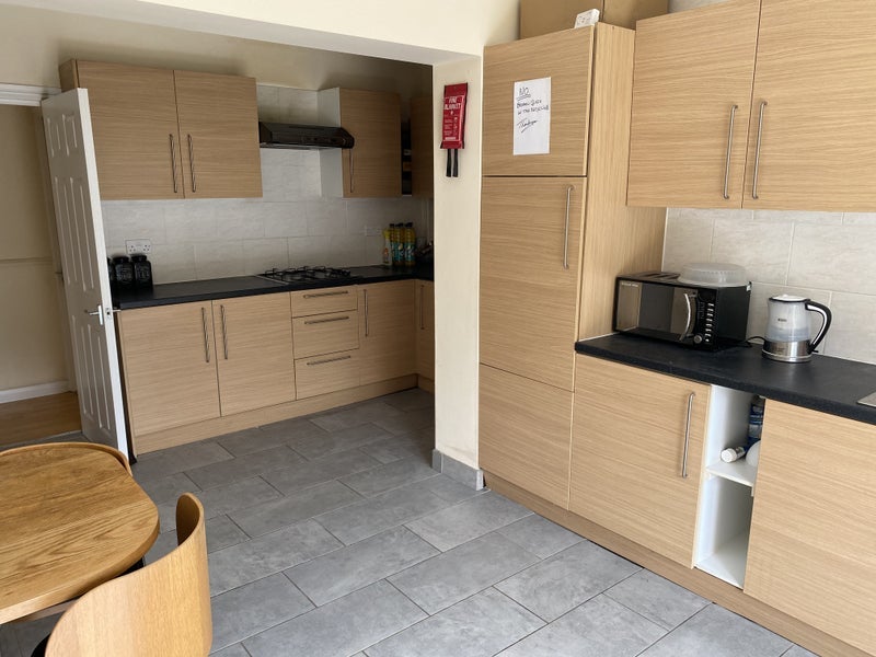 Room Gainsborough Road in Epsom and Ewell