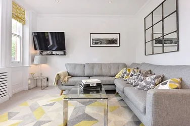 Flat Sloane Gardens in Greater London