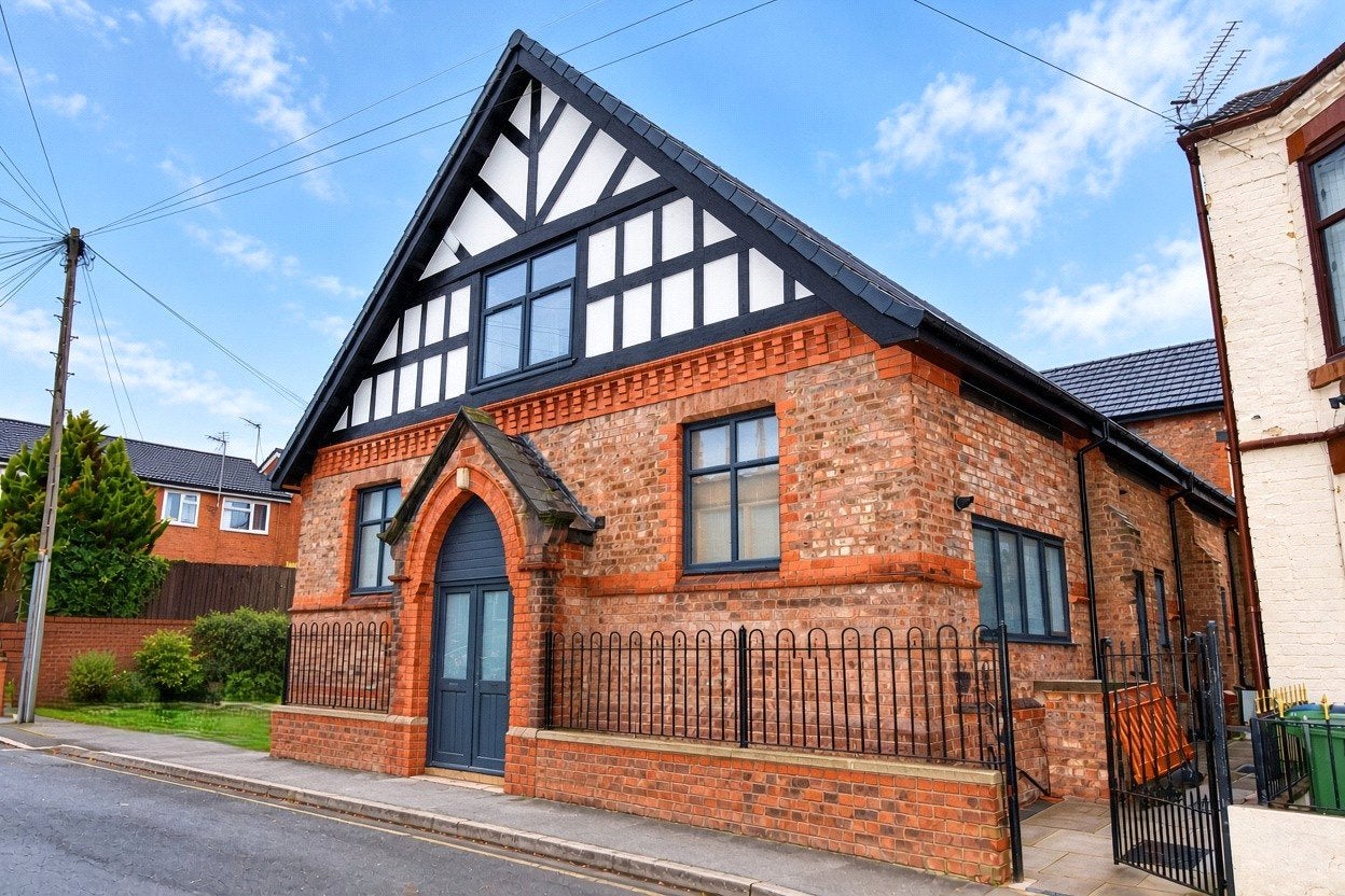 House Alvanley Place in Birkenhead