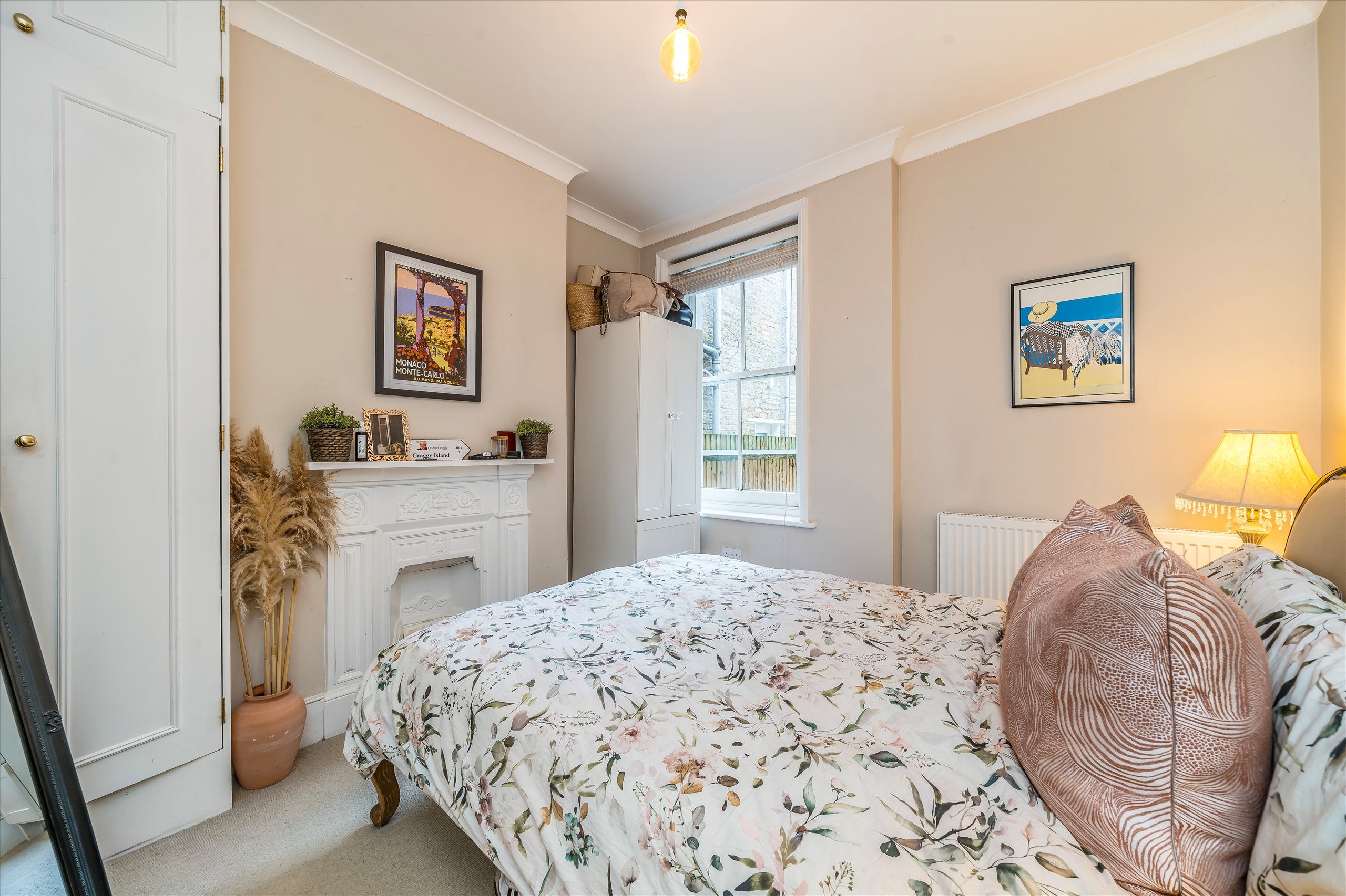 House Queensmill Road in Greater London