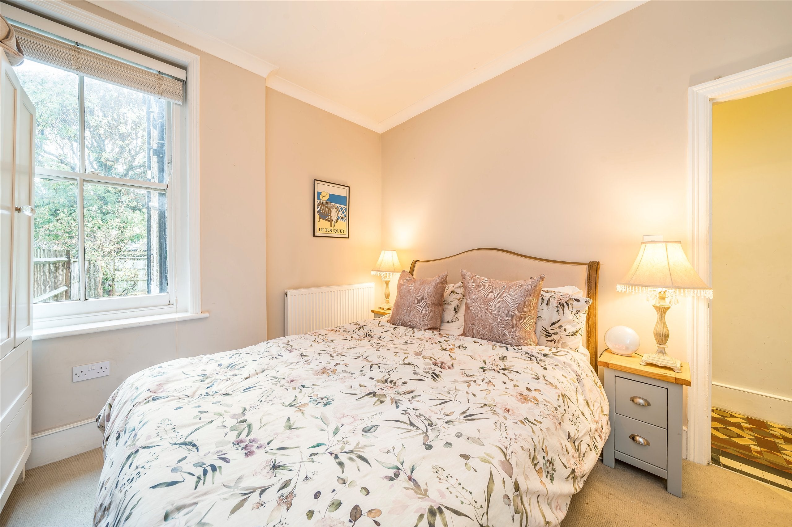 House Queensmill Road in Greater London