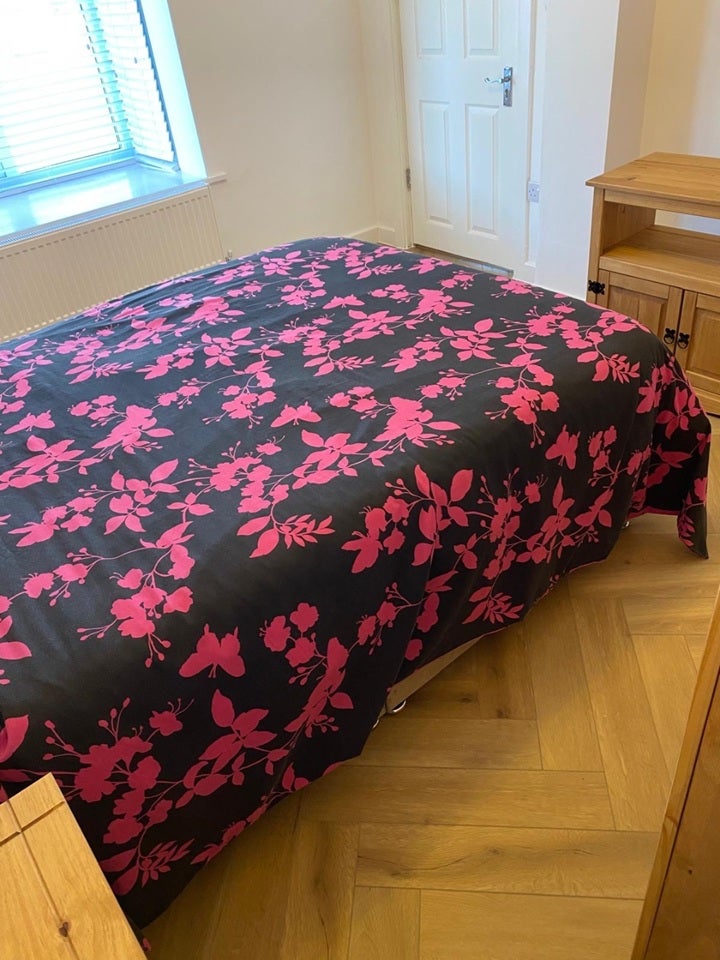 Room Overton Road in Greater London