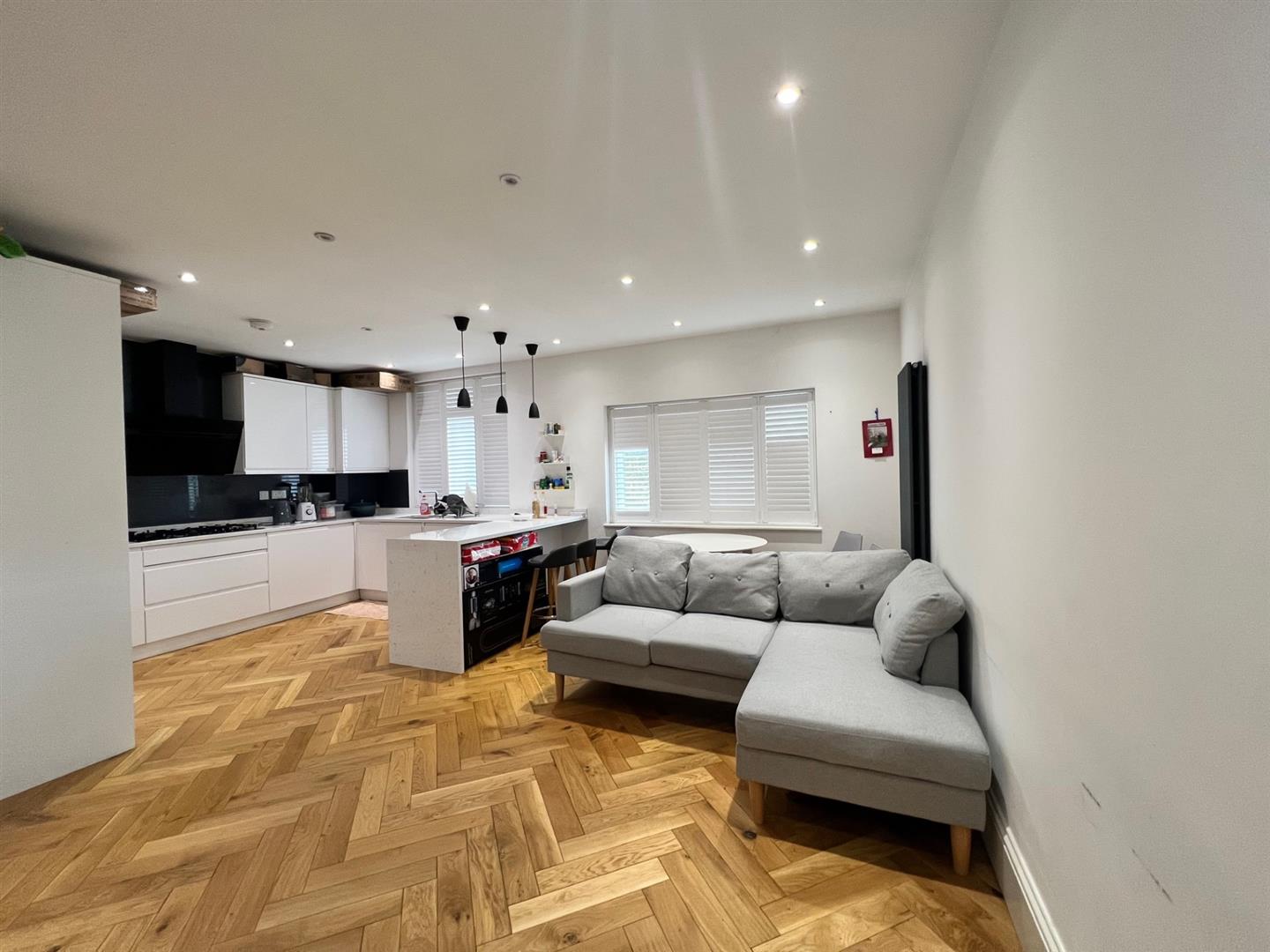 Flat Horn Lane in Greater London