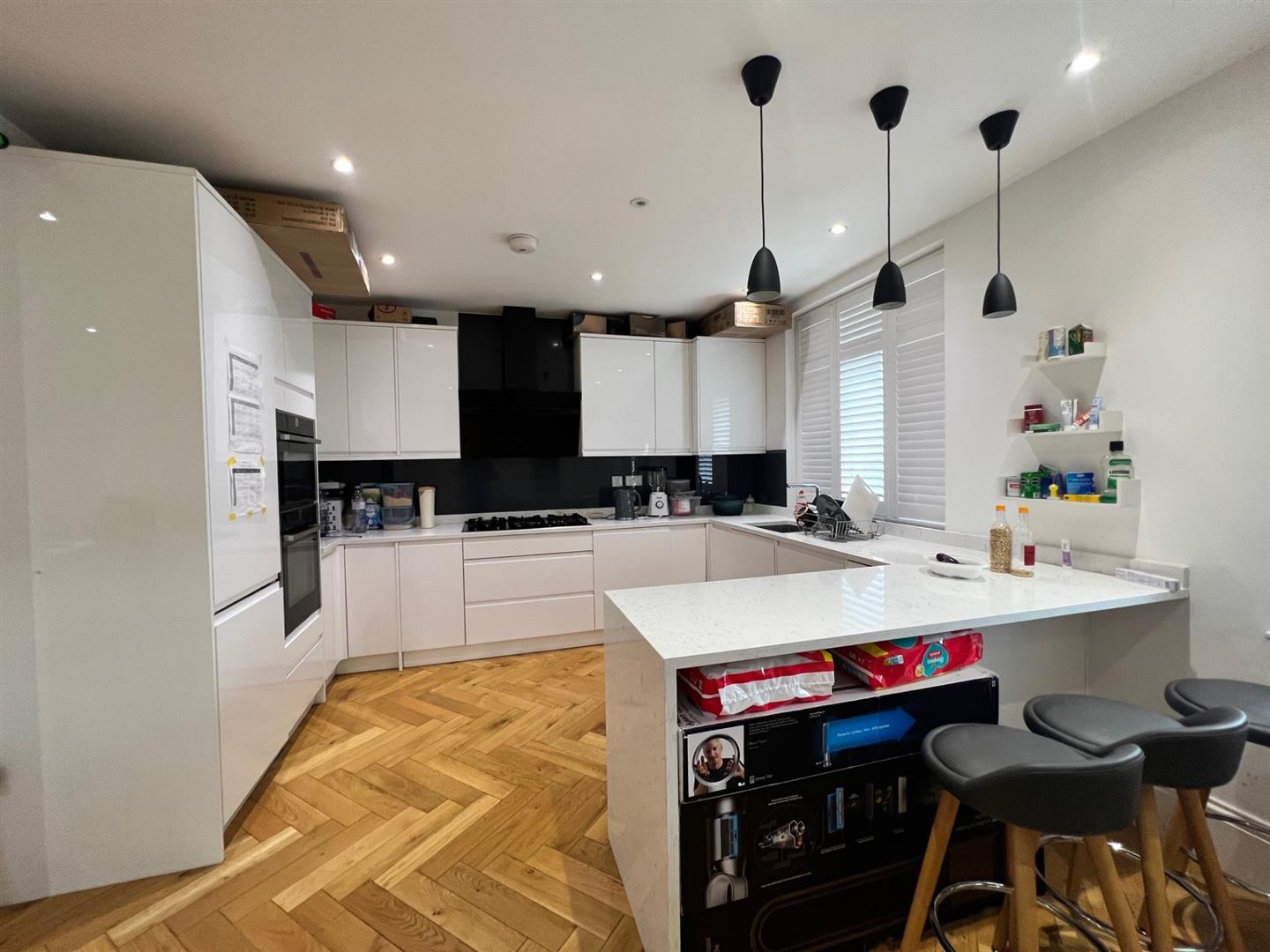 Flat Horn Lane in Greater London
