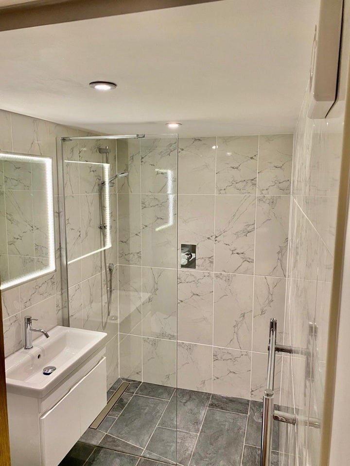 Flat Dovecote Close in Elmbridge