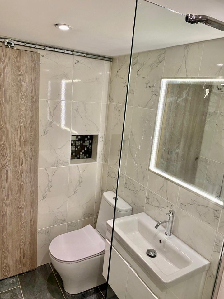 Flat Dovecote Close in Elmbridge
