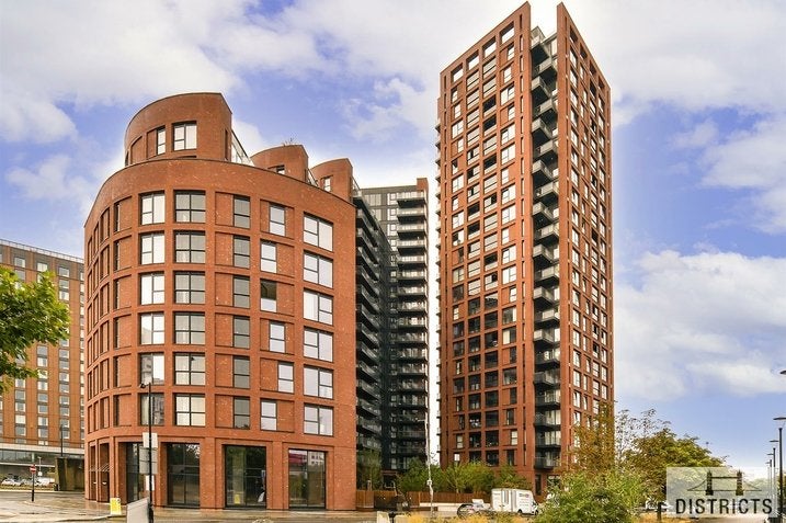 Flat Leamouth Road in Greater London