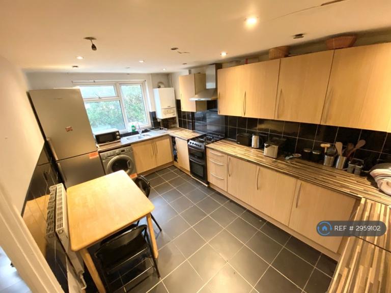 House Abbotsbury Close in Greater London