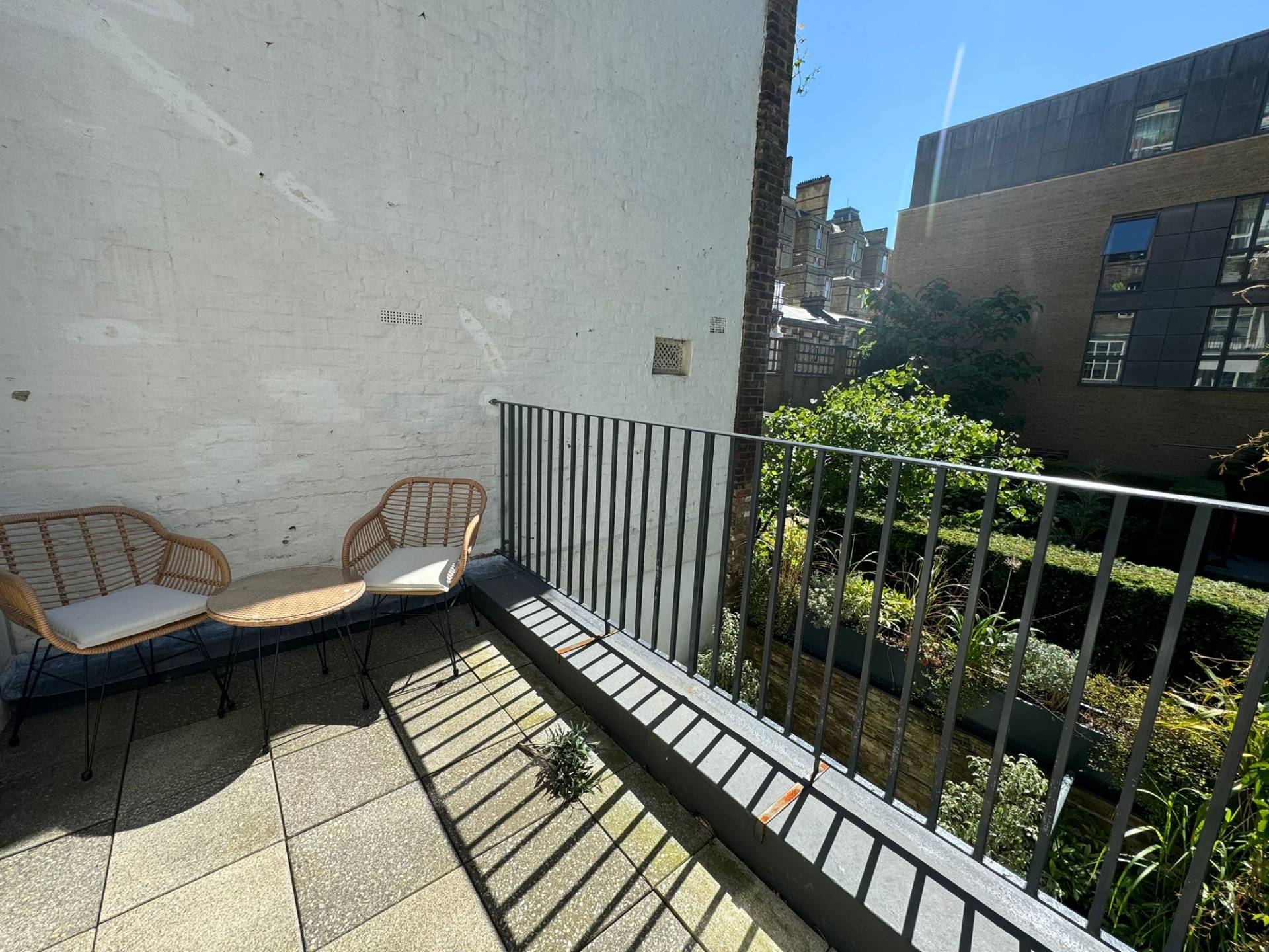 Flat Halkin Street in City of Westminster