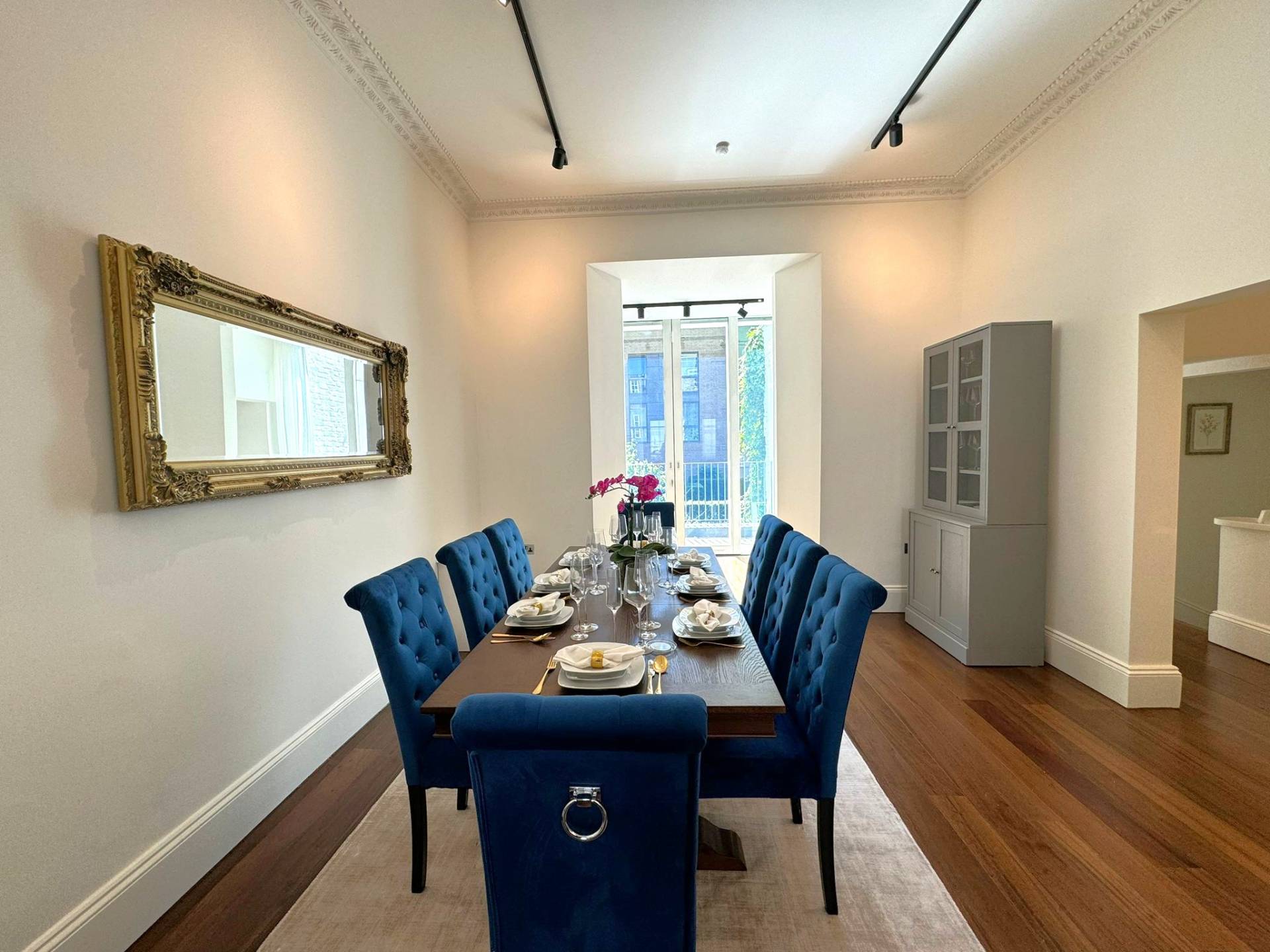 Flat Halkin Street in City of Westminster