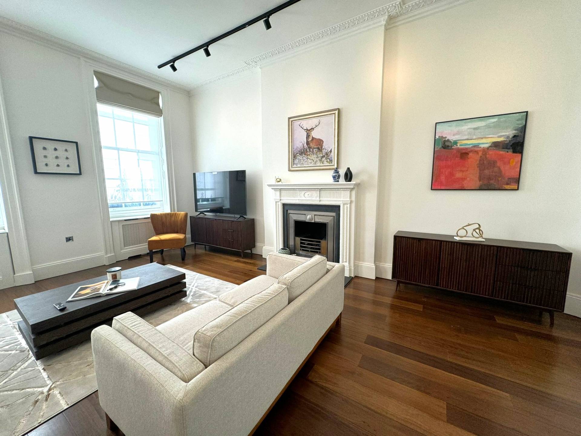 Flat Halkin Street in City of Westminster