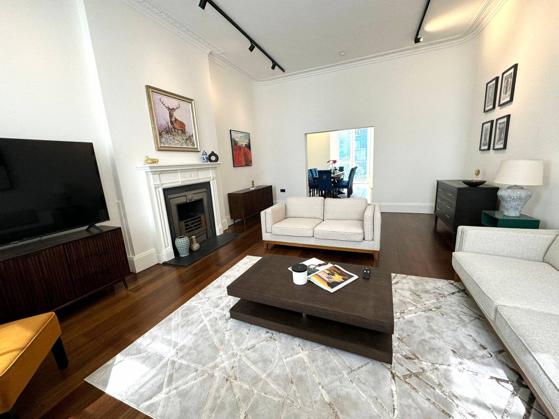 Flat Halkin Street in City of Westminster