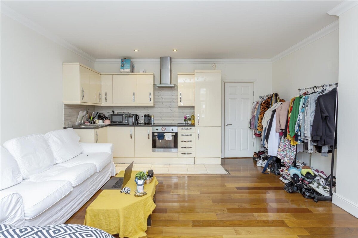 Flat Bond Street in Greater London