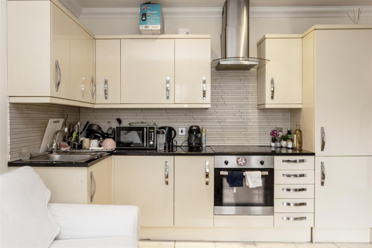Flat Bond Street in Greater London
