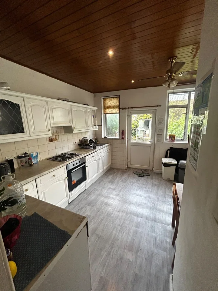 Room Queensbury Road in Greater London