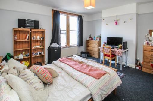 Room North Lane in Leeds