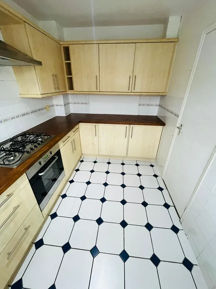 Room Leeward Gardens in Greater London