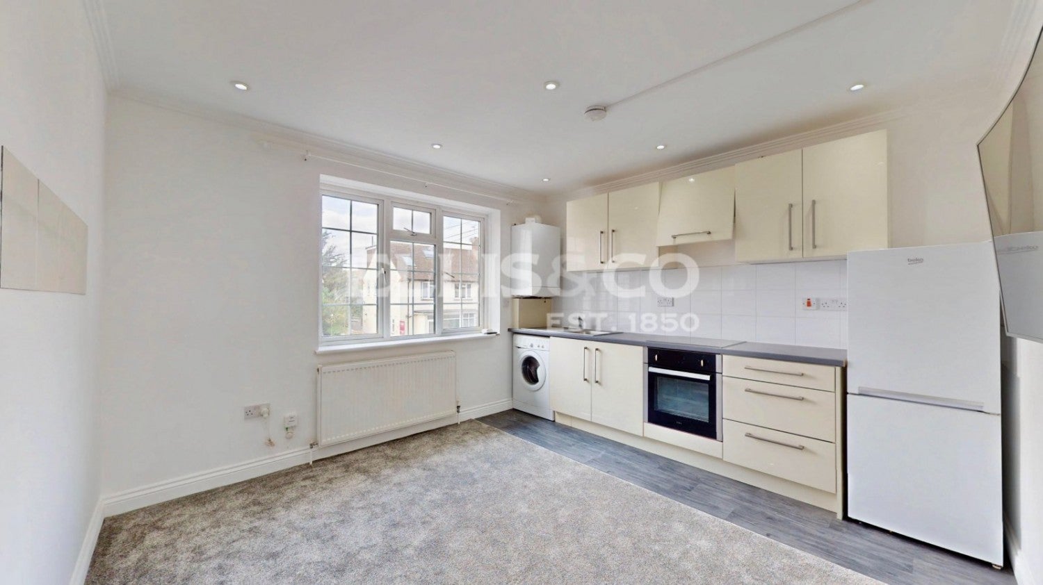 Flat Thorn Close in Greater London