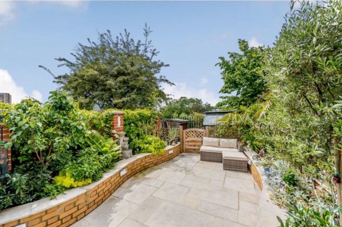 House Colin Gardens in Greater London