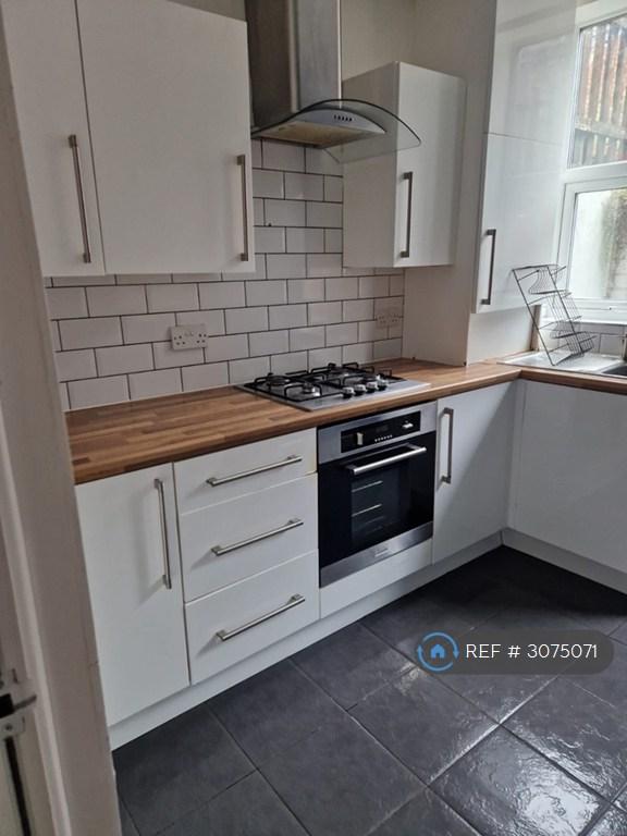 Room Alderson Road in Liverpool