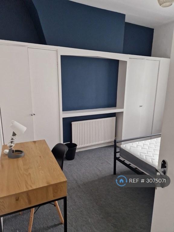 Room Alderson Road in Liverpool