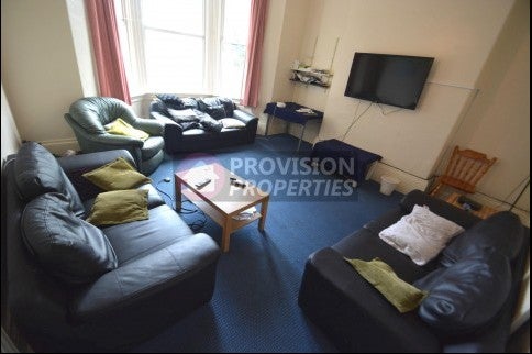 Room Cardigan Road in Leeds