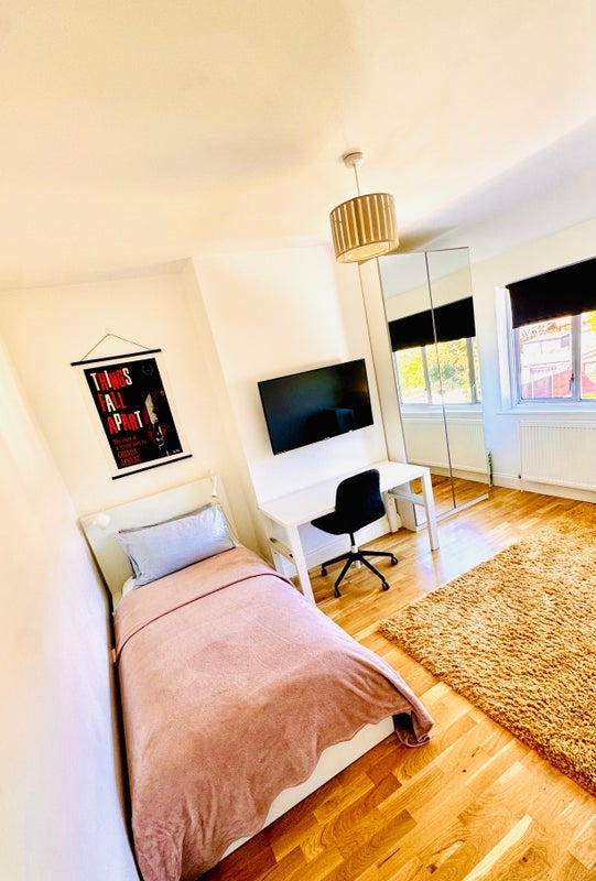 Room Towpath Way in Greater London
