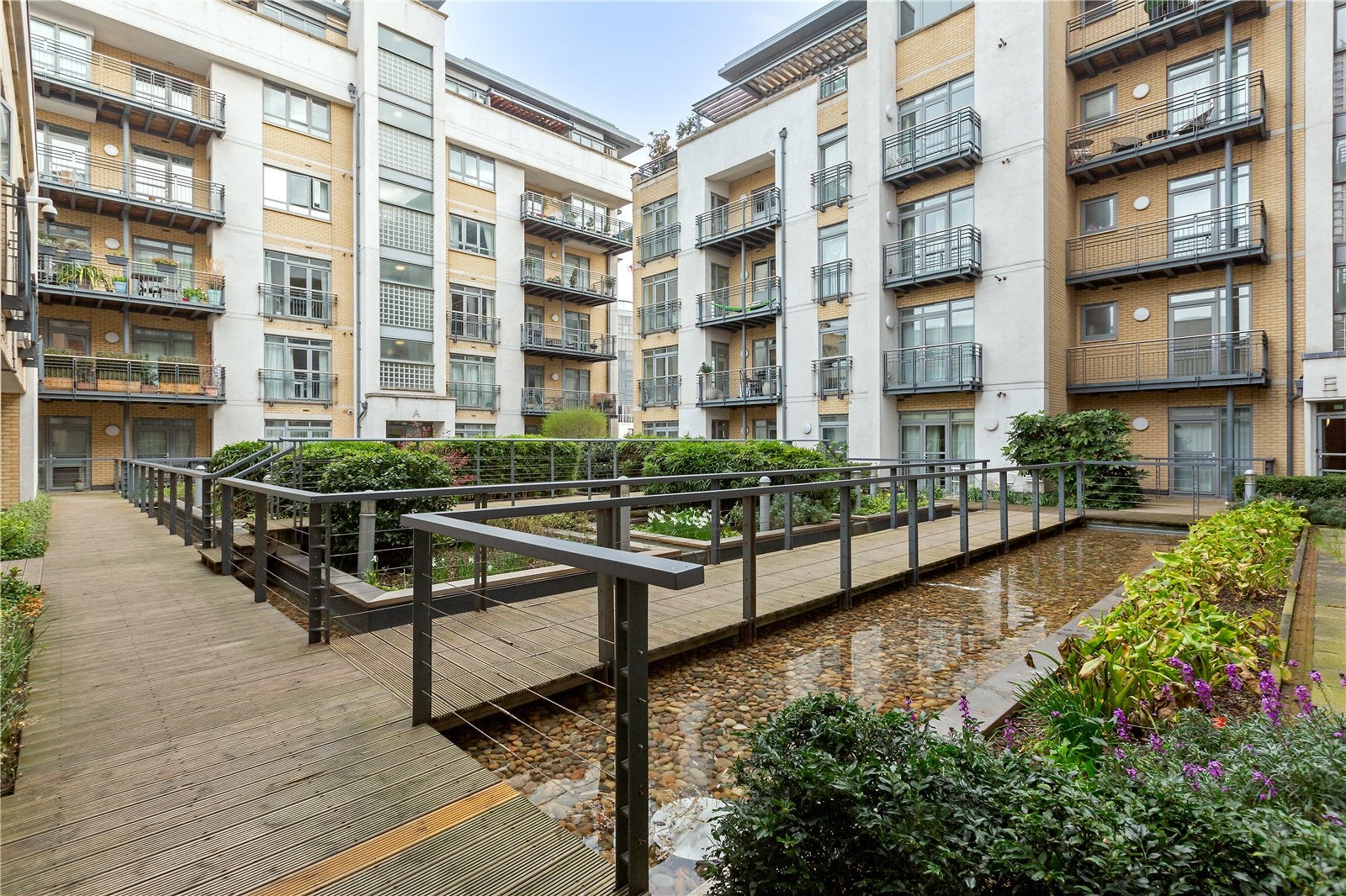 Flat Guildhouse Street in City of Westminster