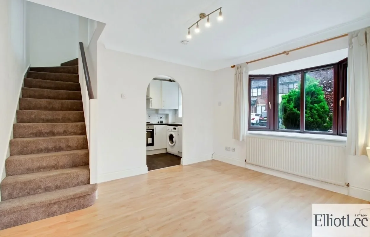House Greenacre Close in Greater London