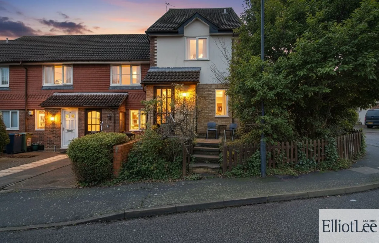 House Greenacre Close in Greater London
