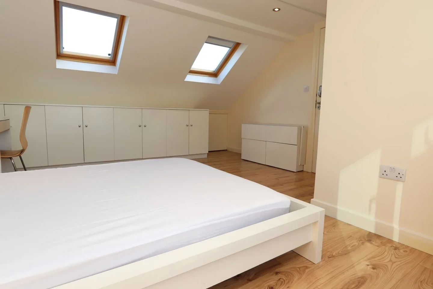 Room Cardale Street in Greater London