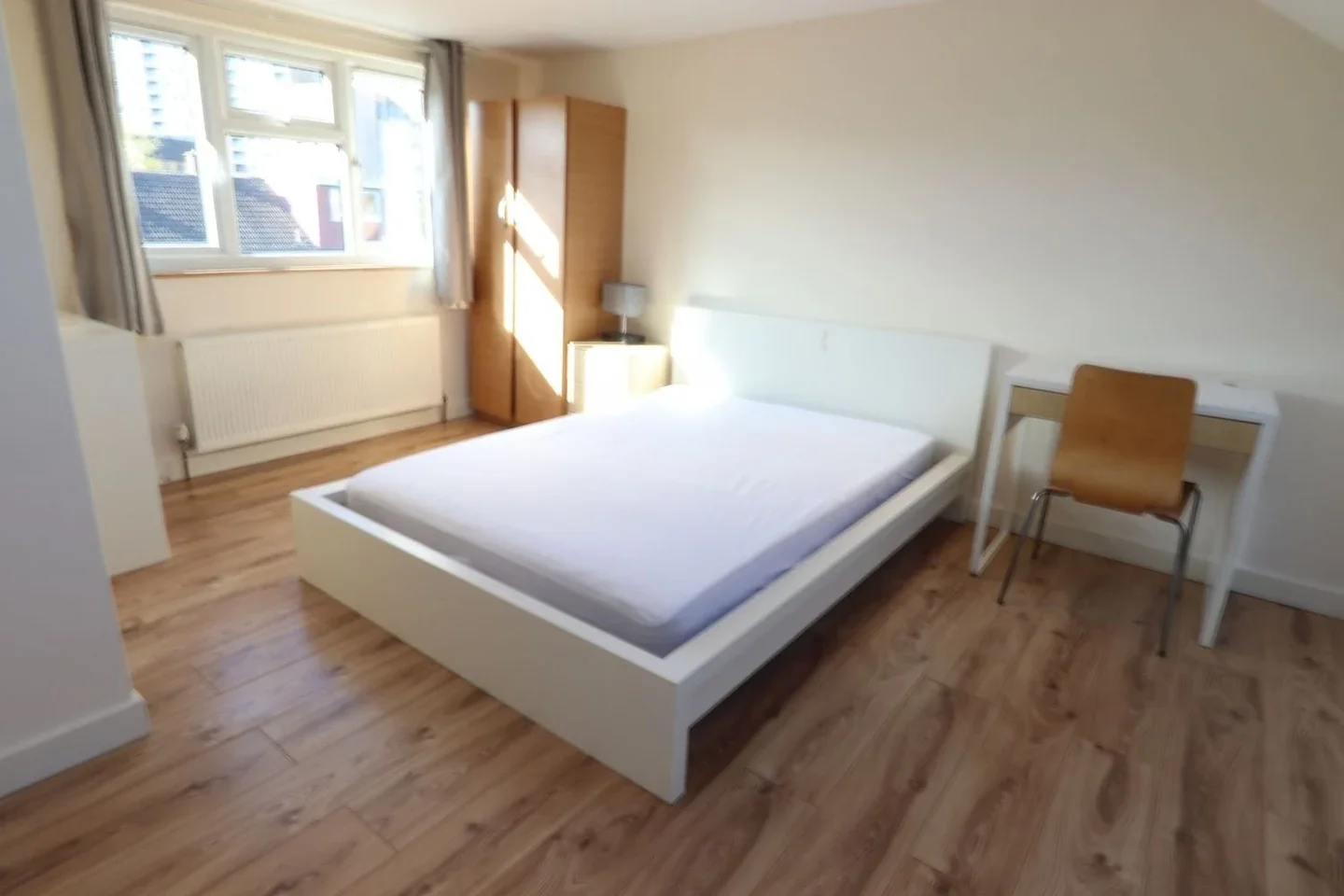 Room Cardale Street in Greater London