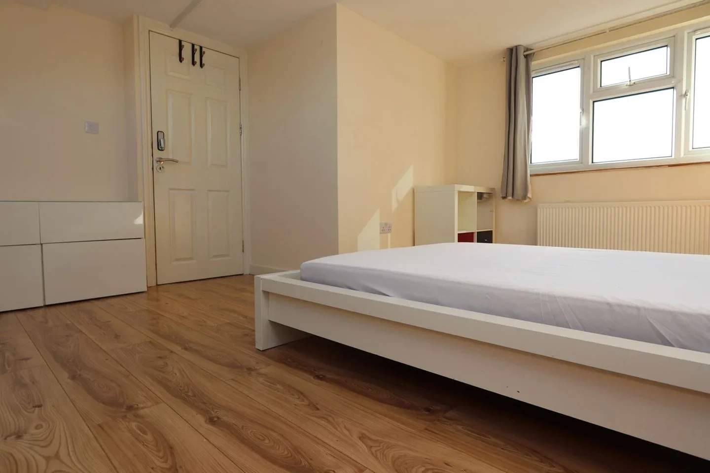 Room Cardale Street in Greater London