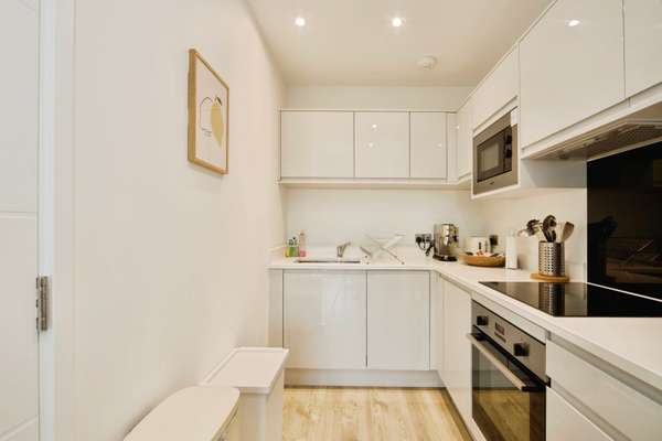 Flat Louis Close in Greater London