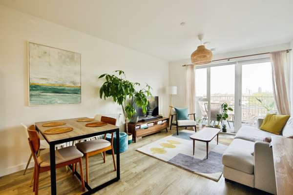 Flat Louis Close in Greater London