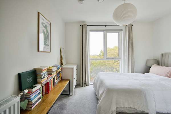 Flat Louis Close in Greater London