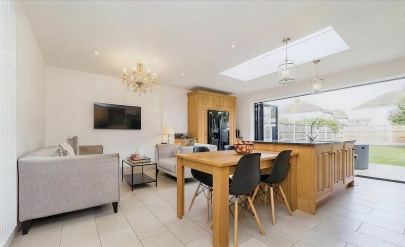 Room Seaforth Close in Greater London