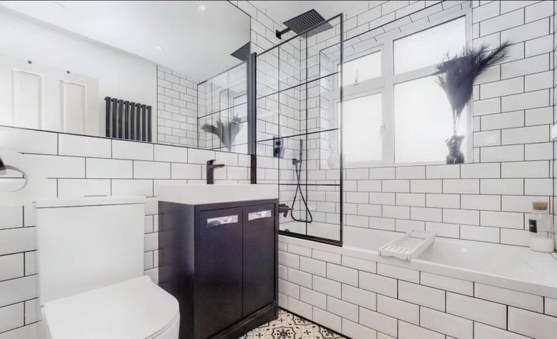 Room Seaforth Close in Greater London