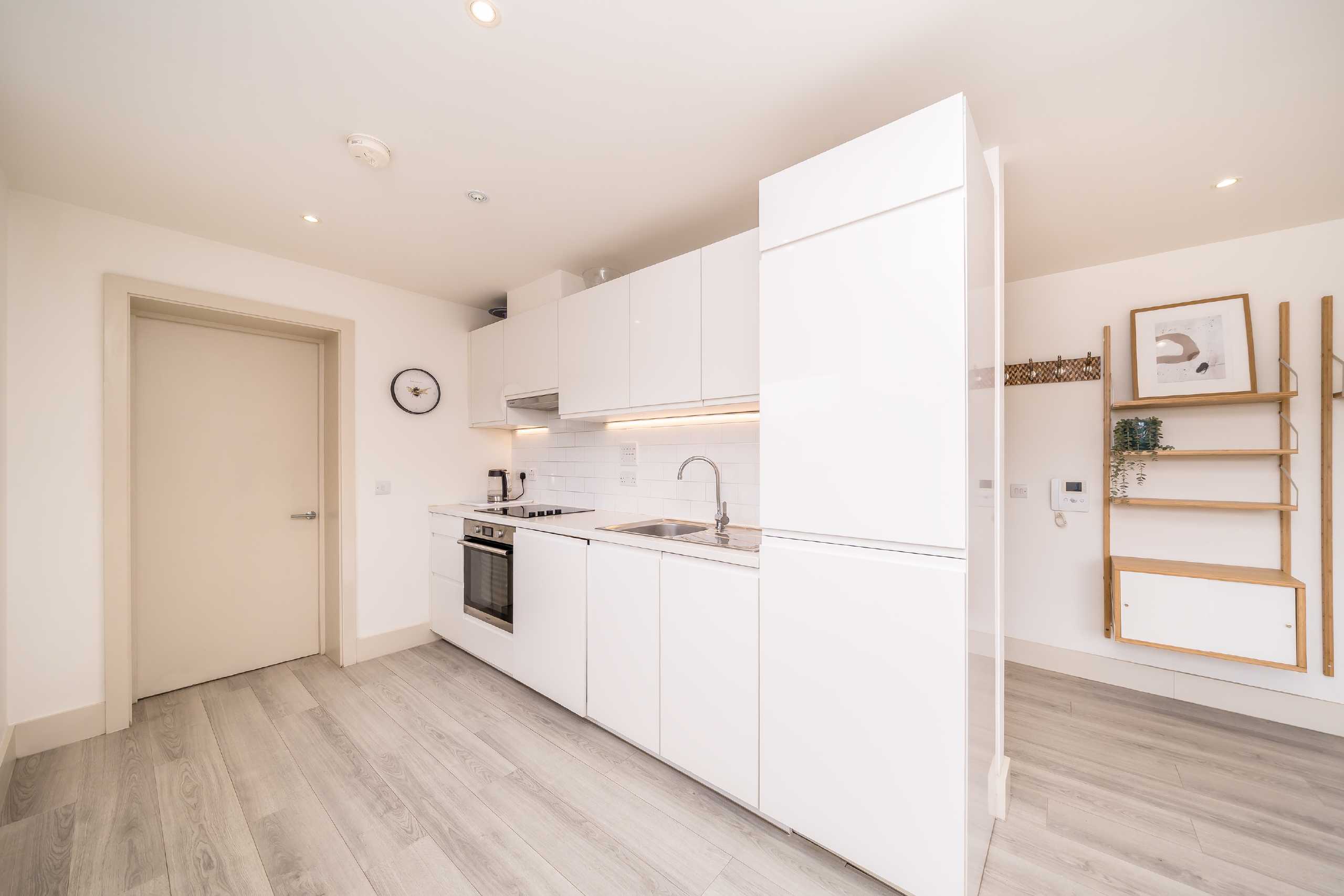 Flat Lingfield Crescent in Greater London