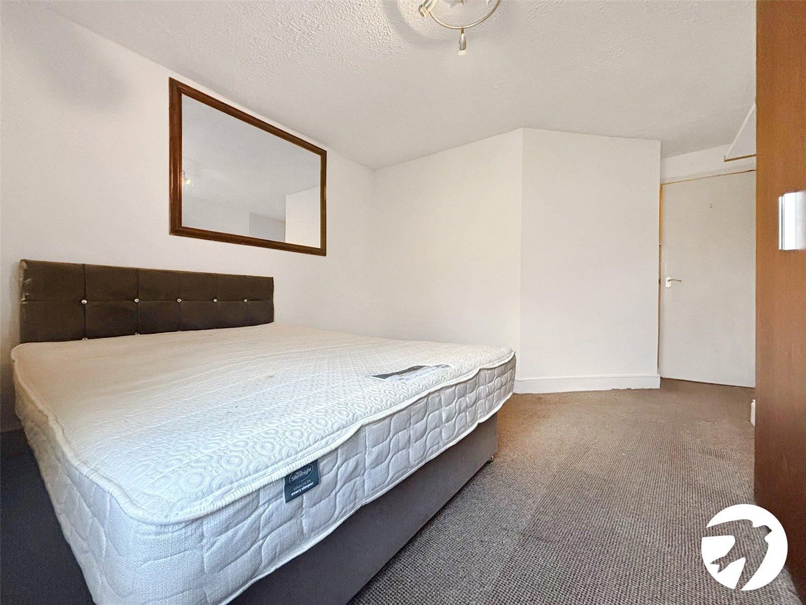 Flat Knighton Park Road in Greater London