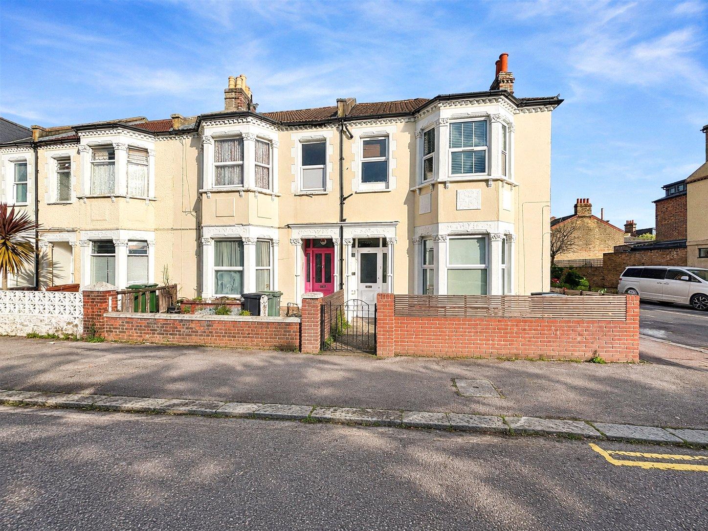 Flat Knighton Park Road in Greater London
