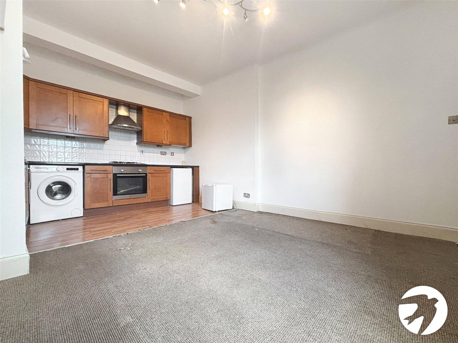 Flat Knighton Park Road in Greater London