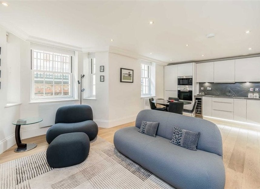 Flat Huntley Street in Greater London