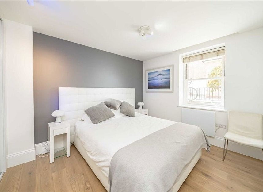 Flat Huntley Street in Greater London