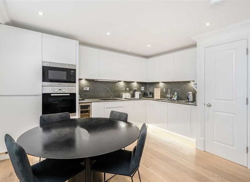 Flat Huntley Street in Greater London